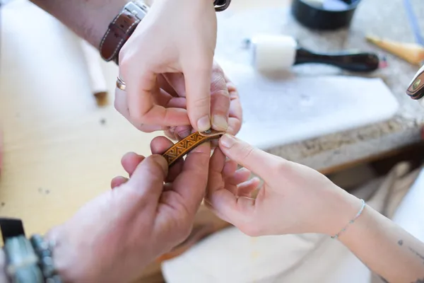 Réalisez votre bracelet en cuir avec Nicolas - Image n°2 - Wecandoo