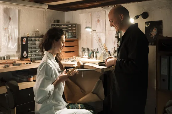 Réalisez votre paire de boucles d'oreilles créoles en argent 925 avec Hugo - Afbeelding nr. 4 - Wecandoo