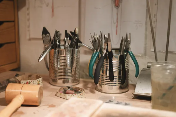 Réalisez votre paire de boucles d'oreilles créoles en argent 925 avec Hugo - Afbeelding nr. 5 - Wecandoo