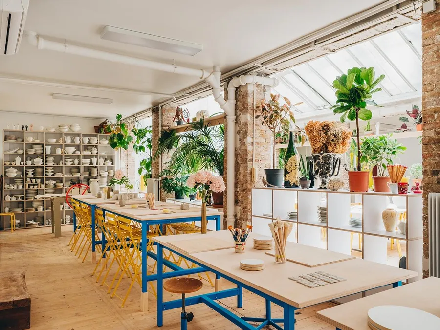 Initiez-vous au modelage et décor sur céramique autour d'un apéro avec Gaelle - Image n°1 - Wecandoo