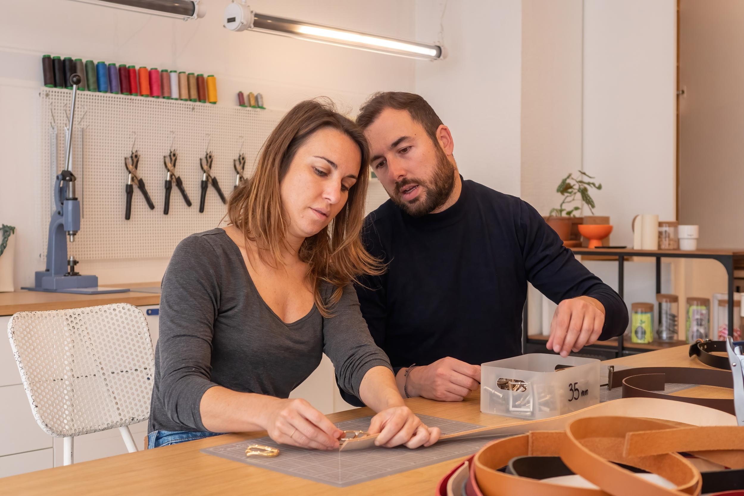 Wecandoo - Réalisez votre collier pour chien avec Elisabeth, Marc, Laetitia et Juliette - Image n°4