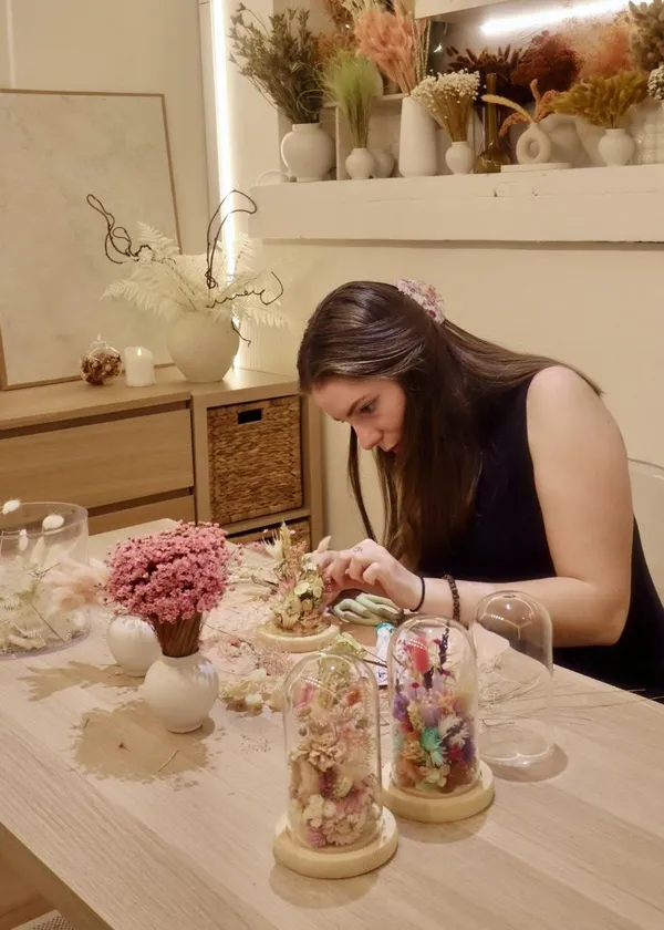 Créez votre cloche de fleurs séchées avec Mimi - Image n°3 - Wecandoo