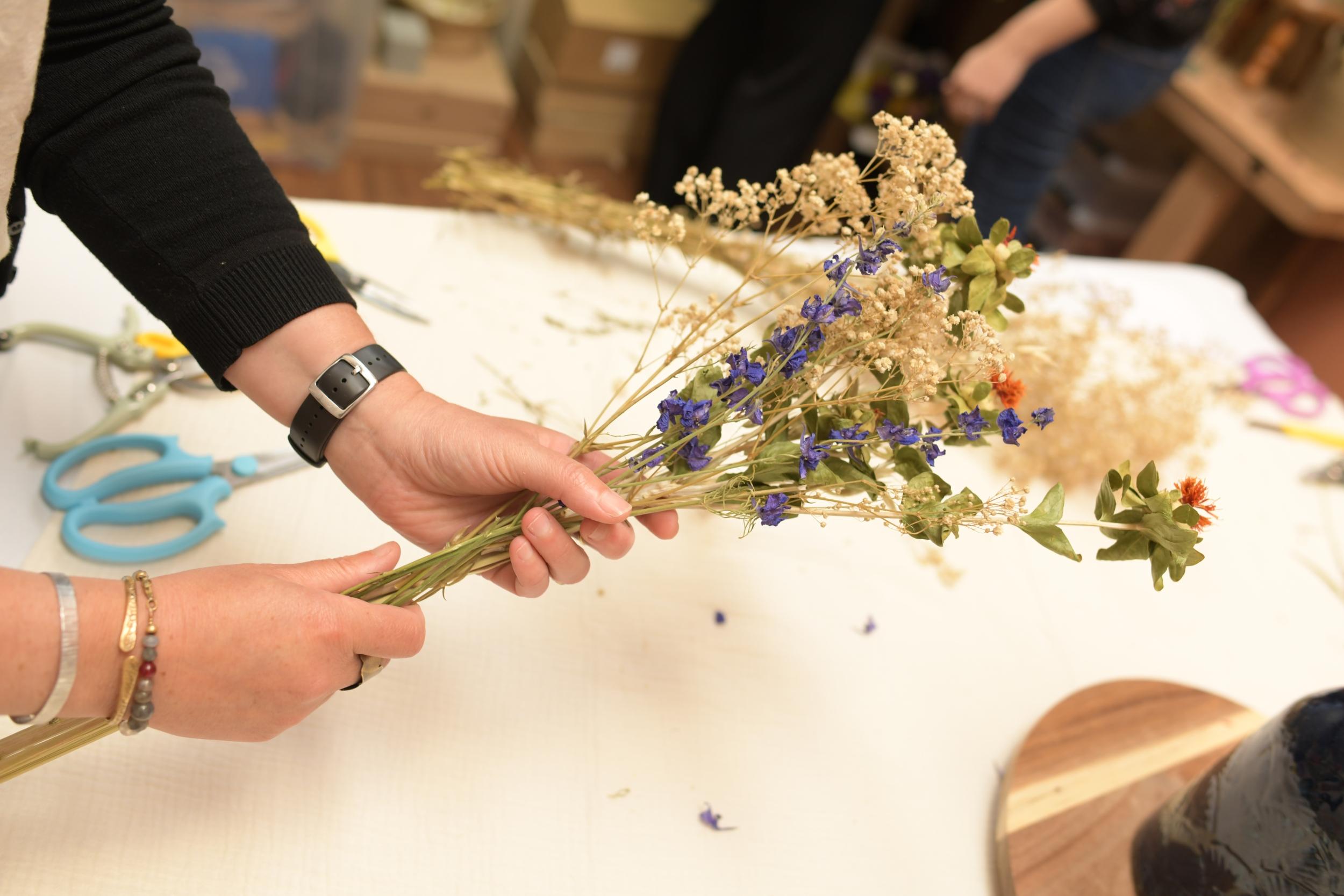 Wecandoo - Réalisez votre bouquet de fleurs séchées avec Shirley - Image n°7