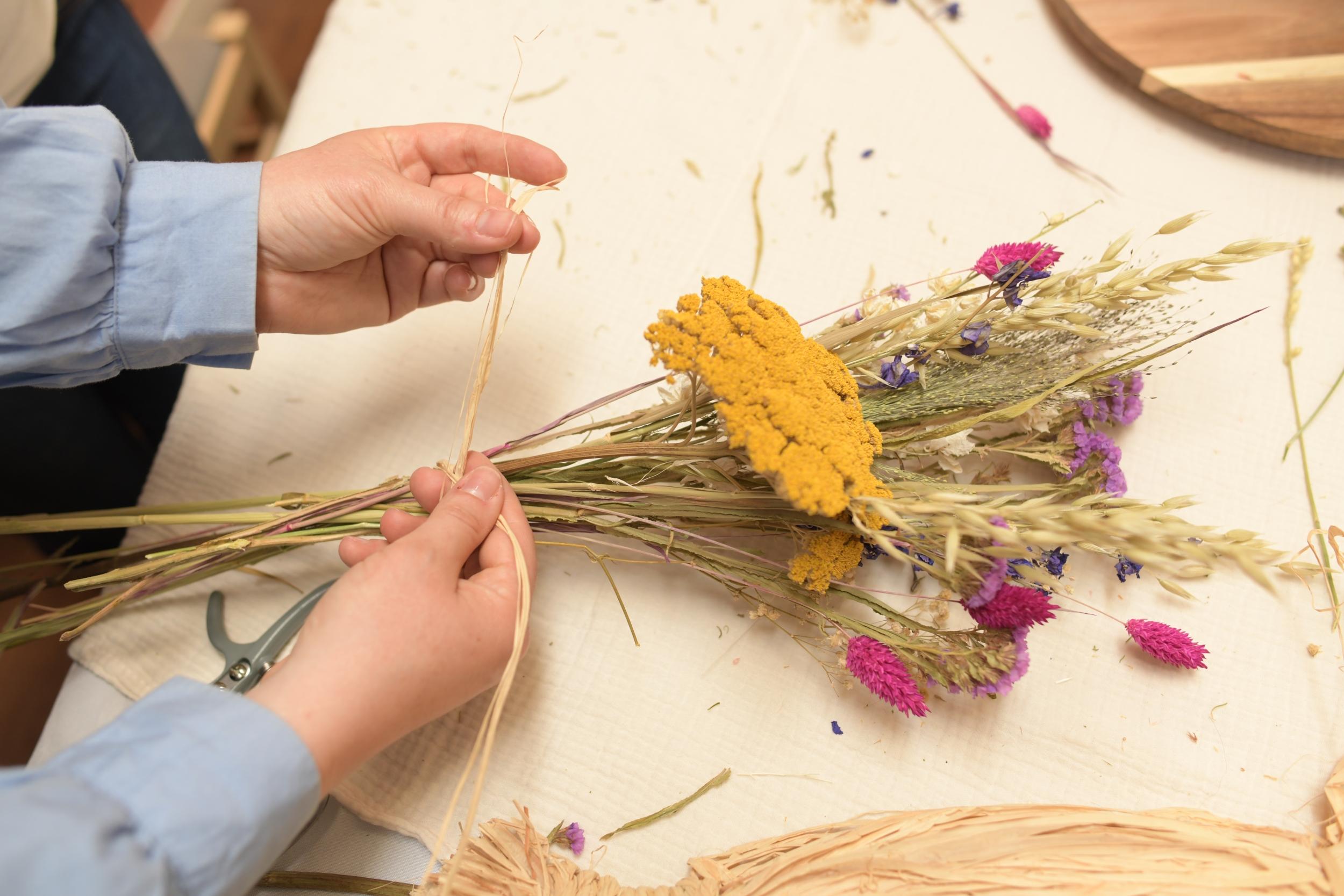 Wecandoo - Réalisez votre bouquet de fleurs séchées avec Shirley - Image n°4