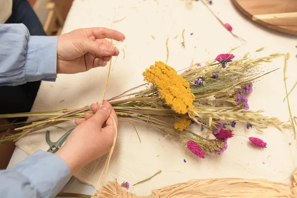 Réalisez votre bouquet de fleurs séchées avec Shirley - Image n°4 - Wecandoo