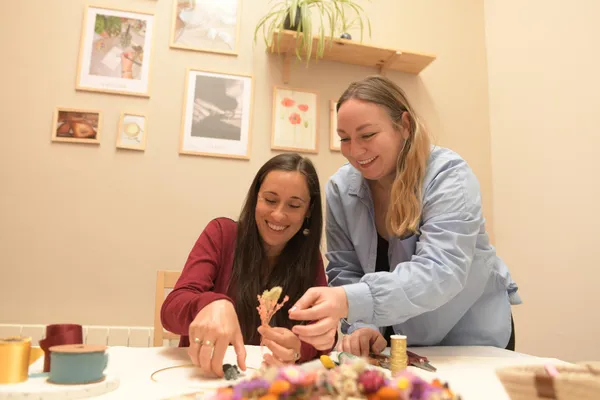 Réalisez votre couronne de fleurs séchées avec Shirley - Image n°3 - Wecandoo