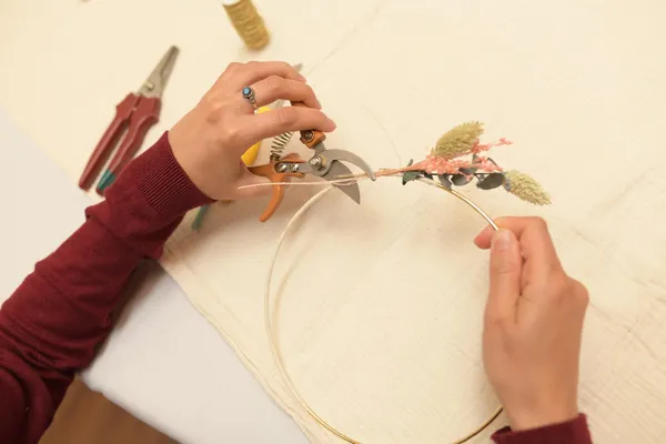 Réalisez votre couronne de fleurs séchées avec Shirley - Image n°2 - Wecandoo