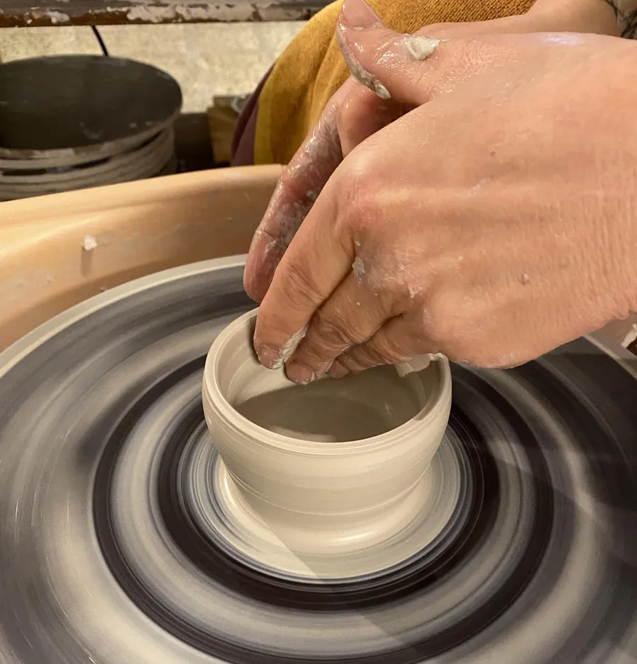 Tournez vos bols uniques en céramique avec Aurore - Image n°1 - Wecandoo