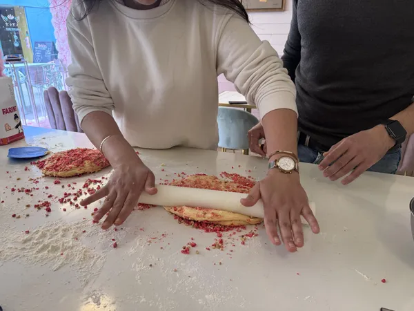 Réalisez votre délicieuse brioche à la praline avec Hana - Image n°2 - Wecandoo