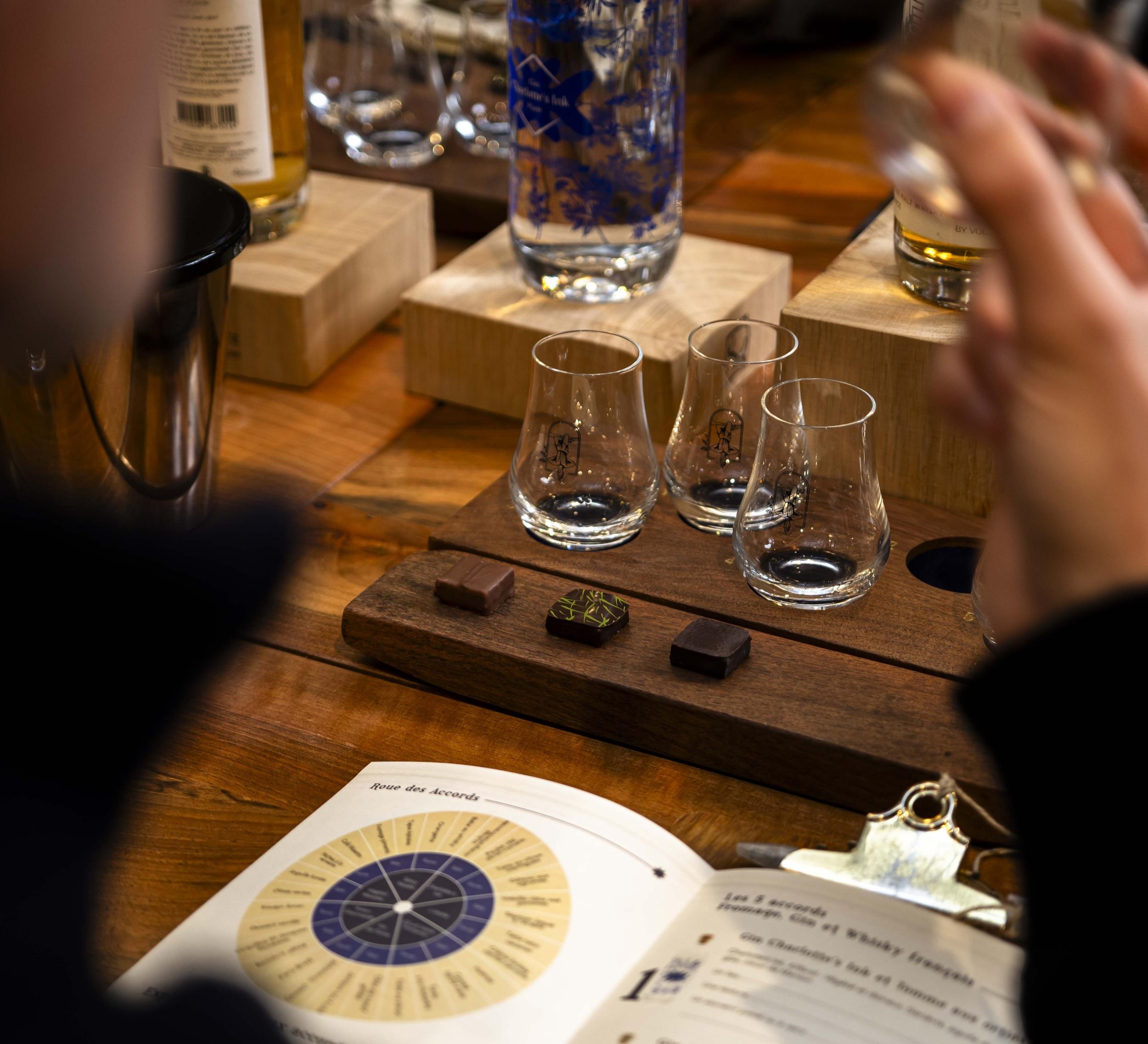 Wecandoo - Initiez-vous aux accords gourmands chocolat, gin et whisky avec Charlotte - Image n°2