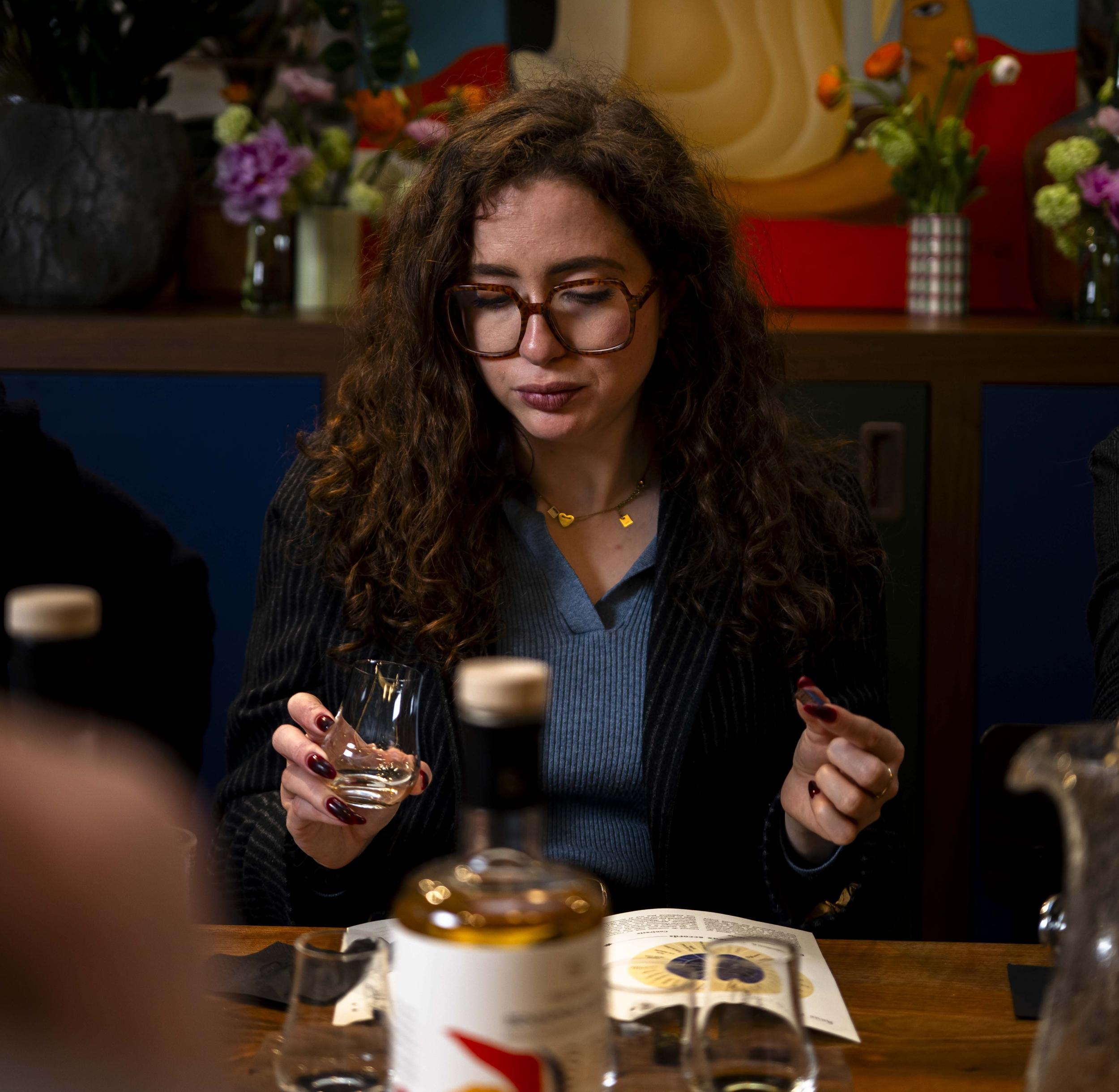 Wecandoo - Initiez-vous aux accords gourmands chocolat, gin et whisky avec Charlotte - Image n°3
