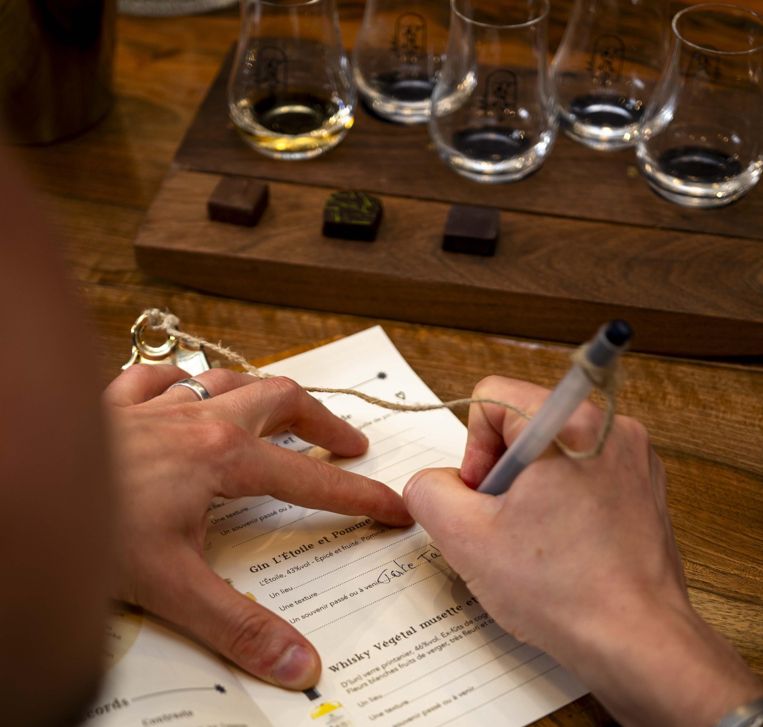 Wecandoo - Initiez-vous aux accords gourmands chocolat, gin et whisky avec Charlotte - Image n°4