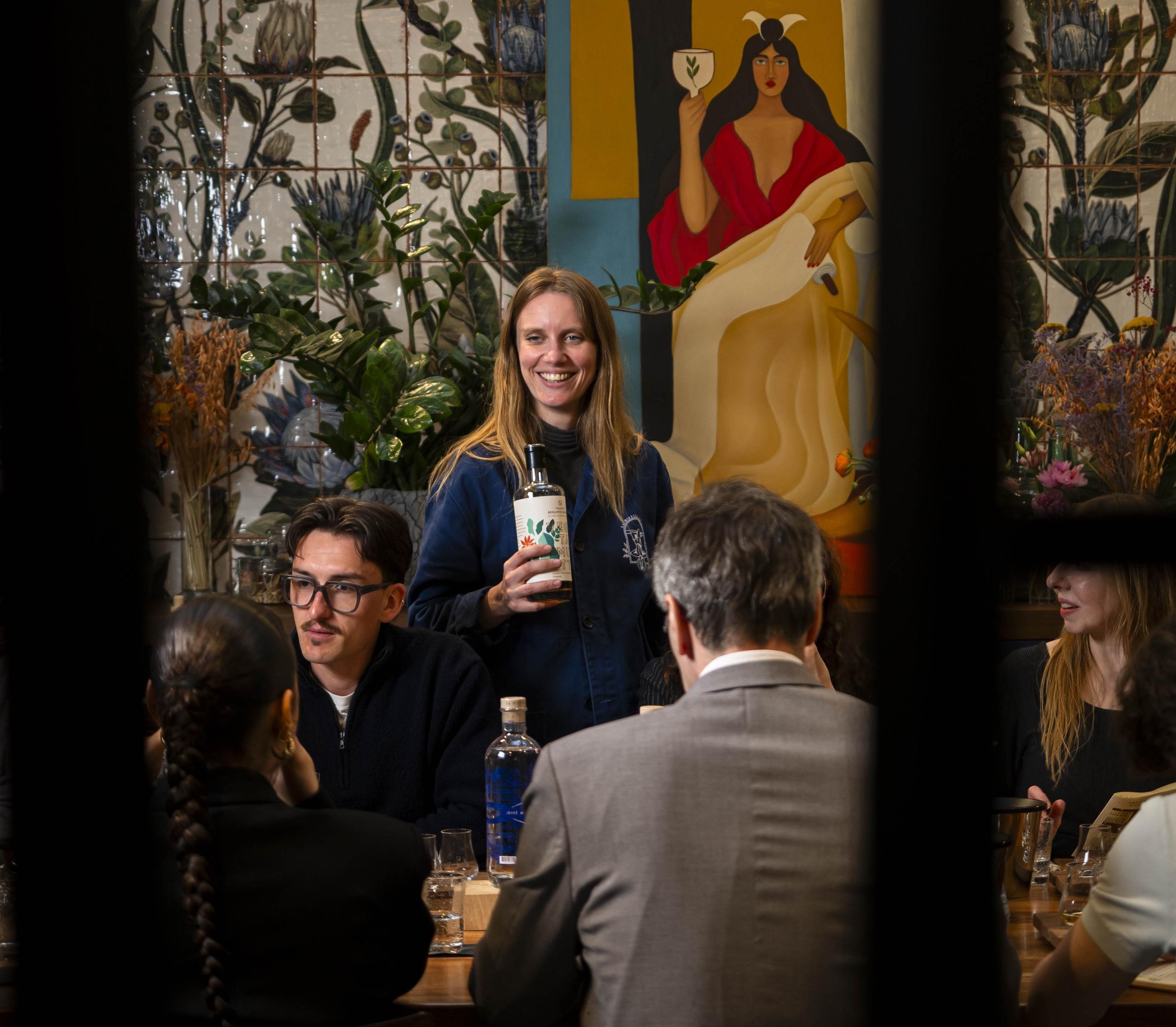 Wecandoo - Initiez-vous aux accords gourmands chocolat, gin et whisky avec Charlotte - Image n°5