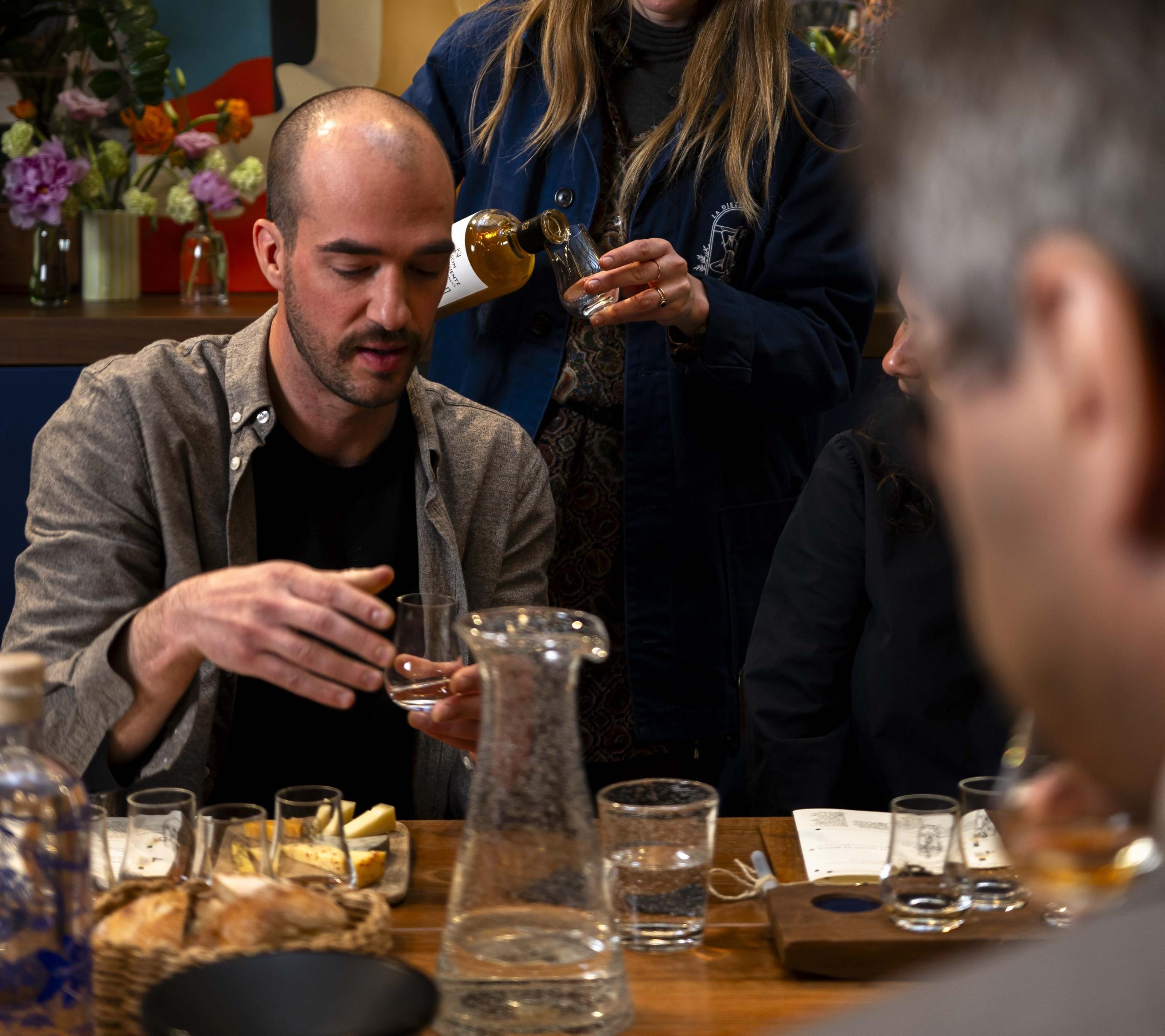 Wecandoo - Mariez fromages, gin et whisky avec Charlotte - Image n°5