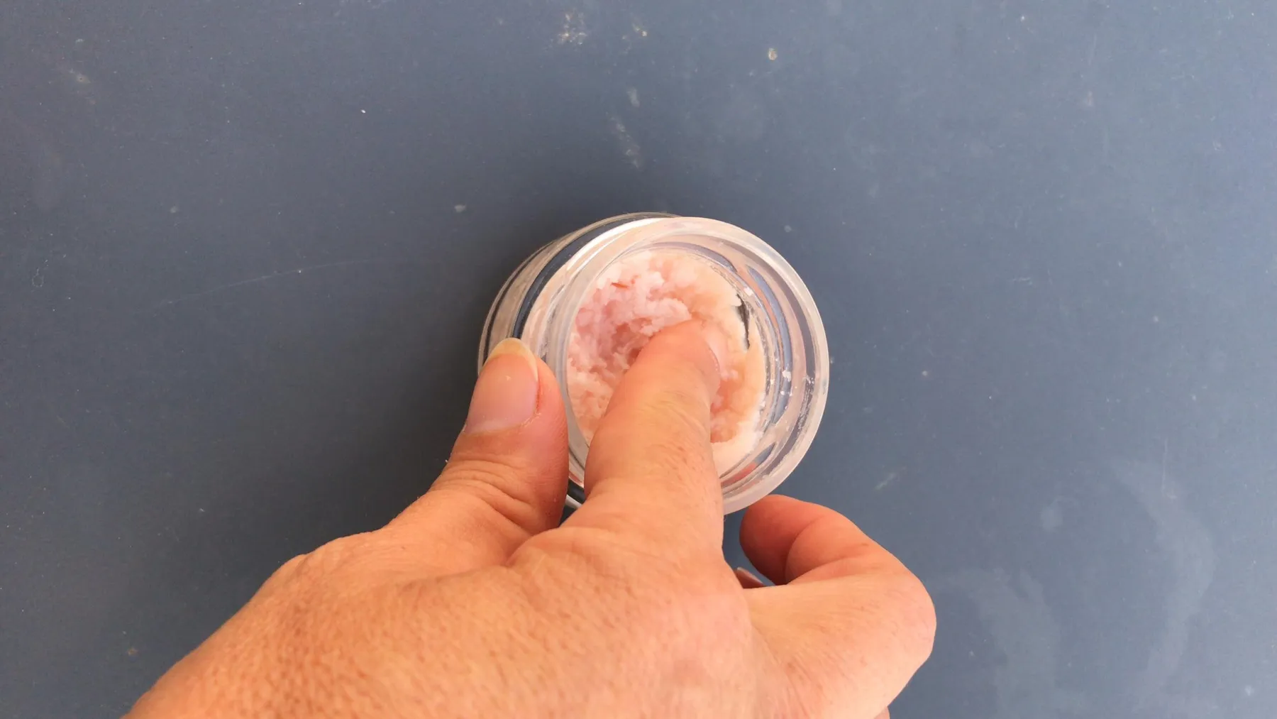 Réalisez votre macérât huileux de plante et votre baume avec Élise - Image n°1 - Wecandoo