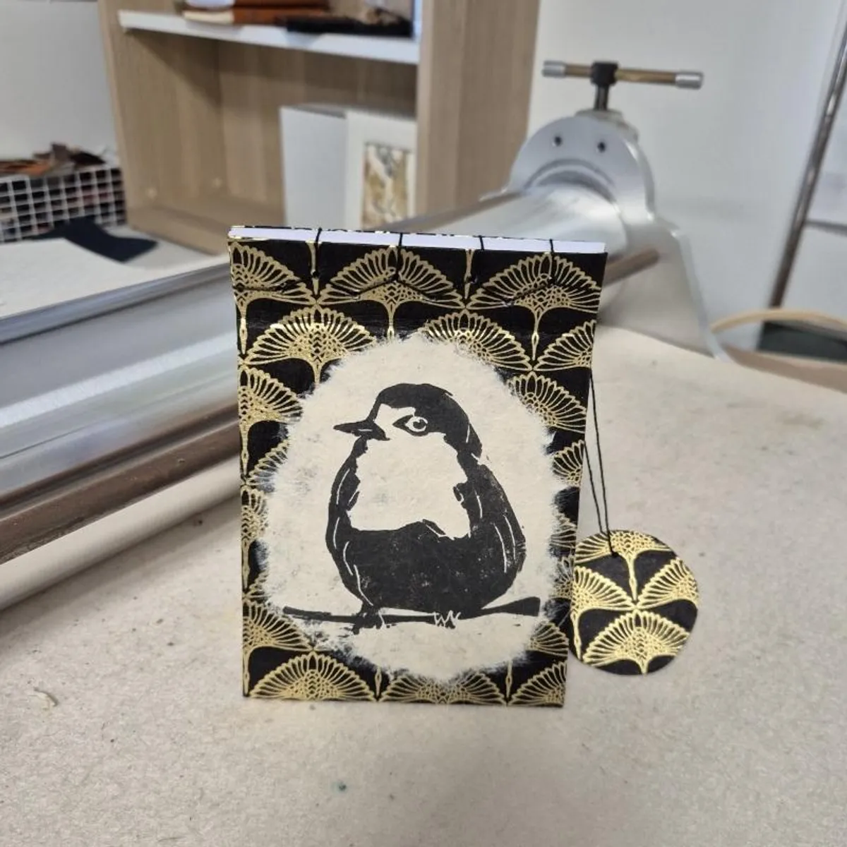 Créez votre carnet avec un.e linogravure/cyanotype