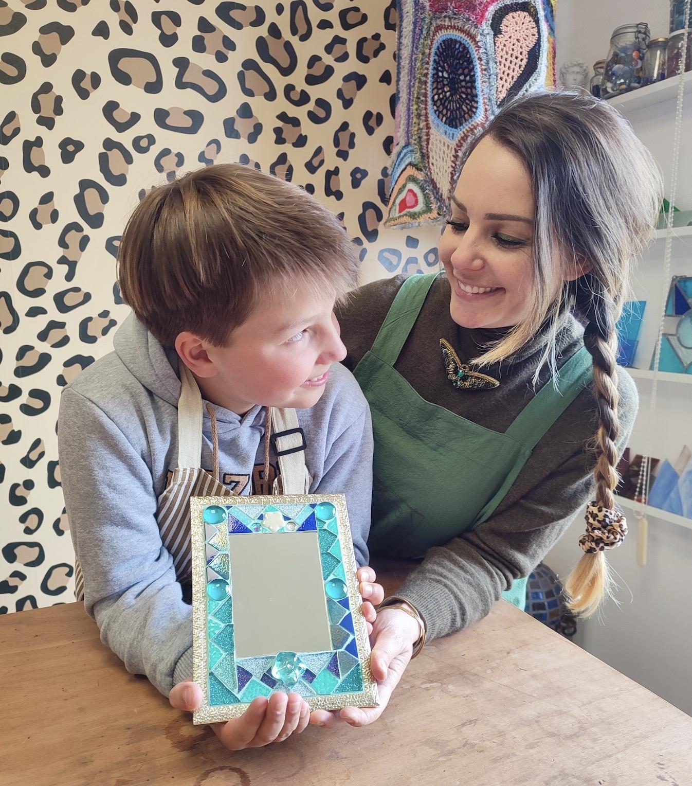 Wecandoo - Participez à un atelier mosaïque en duo avec votre enfant accompagnés par Amandine - Image n°5