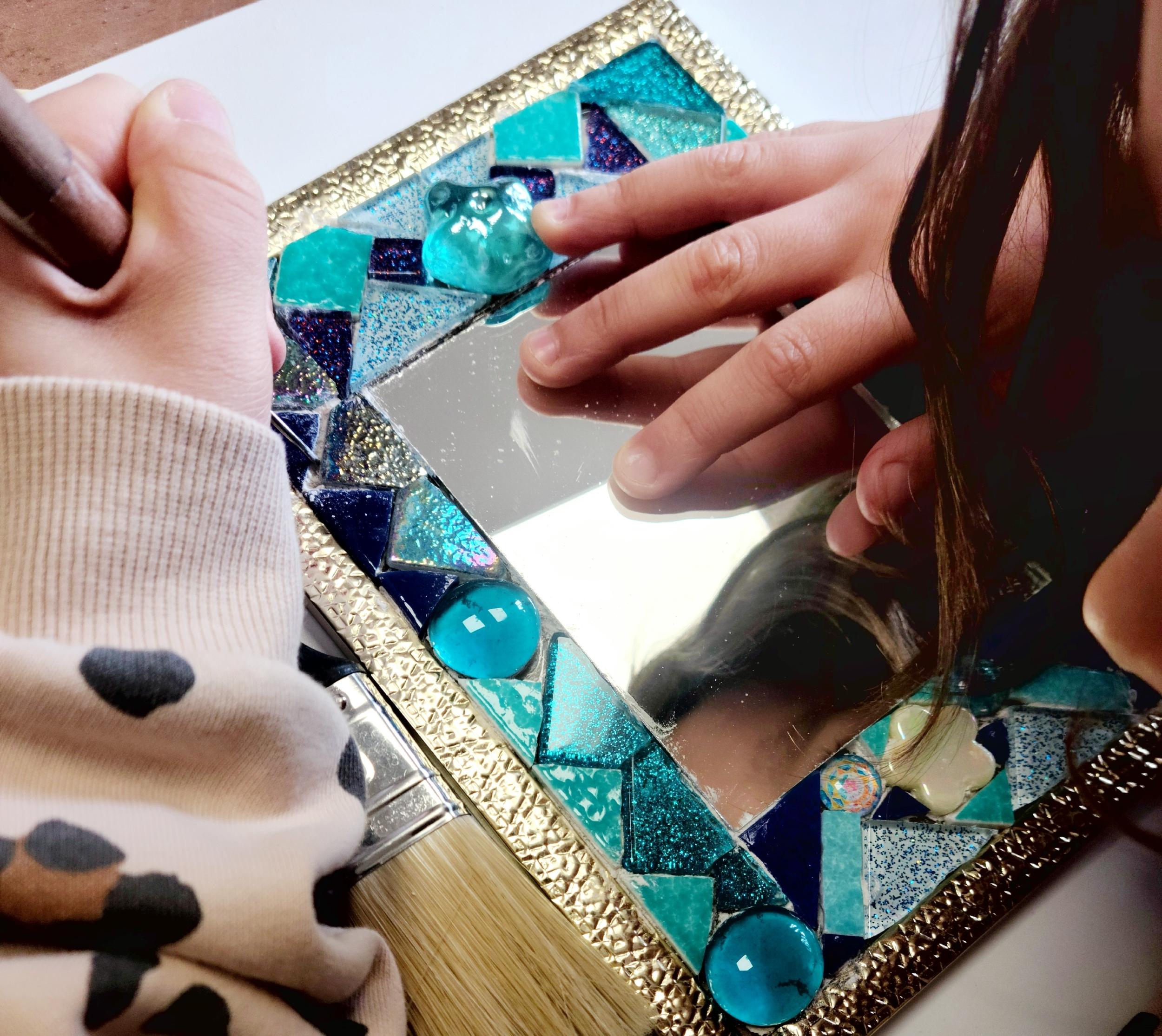 Participez à un atelier mosaïque avec votre enfant