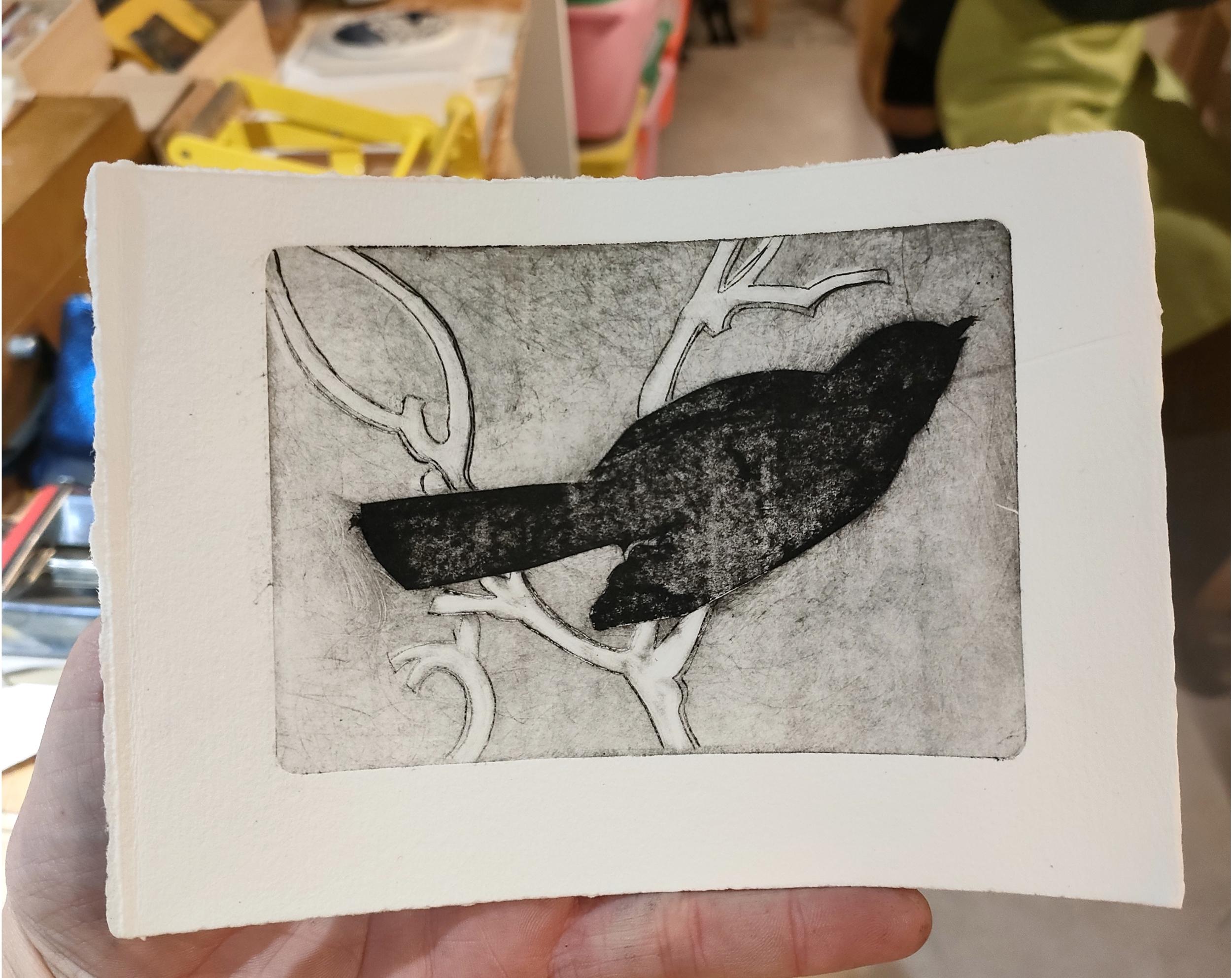 Découvrez la technique de la gravure Tetra Pack avec Émilie - Image n°7 - Wecandoo
