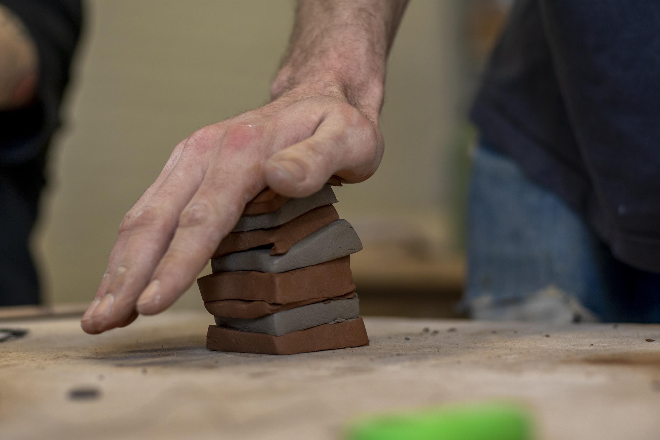 Initiez-vous à la technique de la terre-mêlée avec Sandra - Image n°2 - Wecandoo