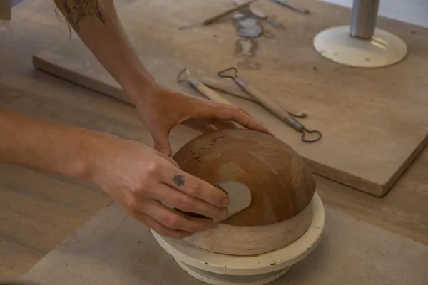 Initiez-vous à la technique de la terre-mêlée avec Sandra - Image n°4 - Wecandoo