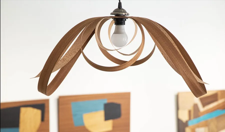 Réalisez votre abat-jour ou suspension en marqueterie contemporaine avec Marie - Image n°1 - Wecandoo