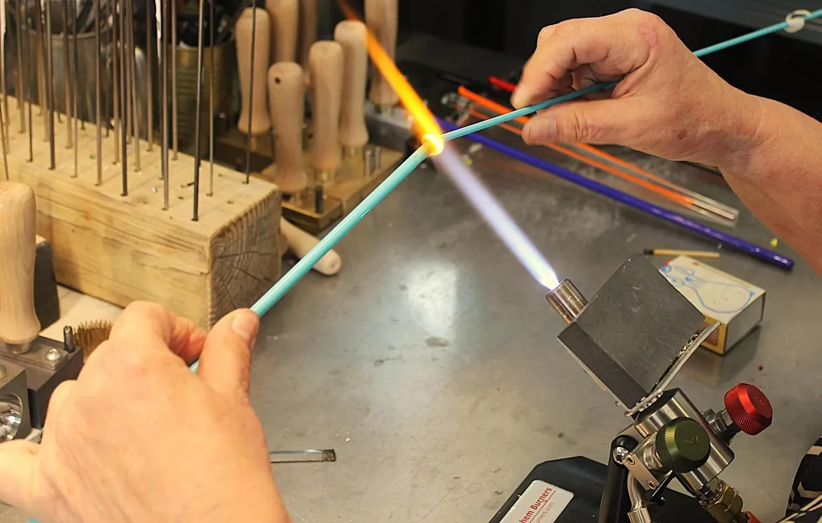 Initiez-vous en duo au filage de verre au chalumeau