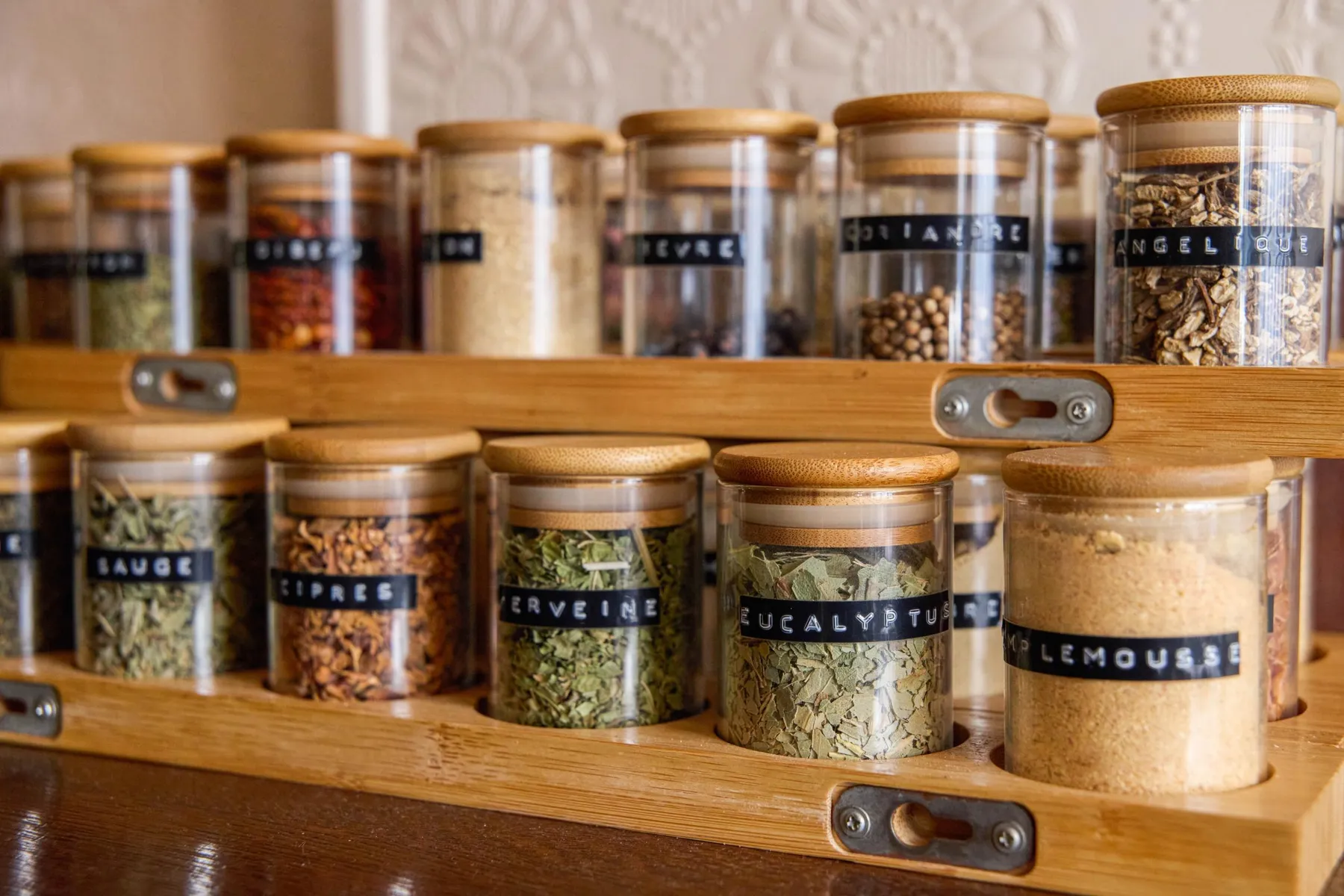 Créez votre propre gin en duo avec Aymeric, Francisco et Julien - Image n°1 - Wecandoo