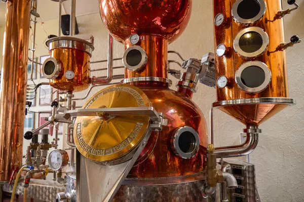 Créez votre propre gin en duo avec Aymeric, Francisco et Julien - Image n°2 - Wecandoo