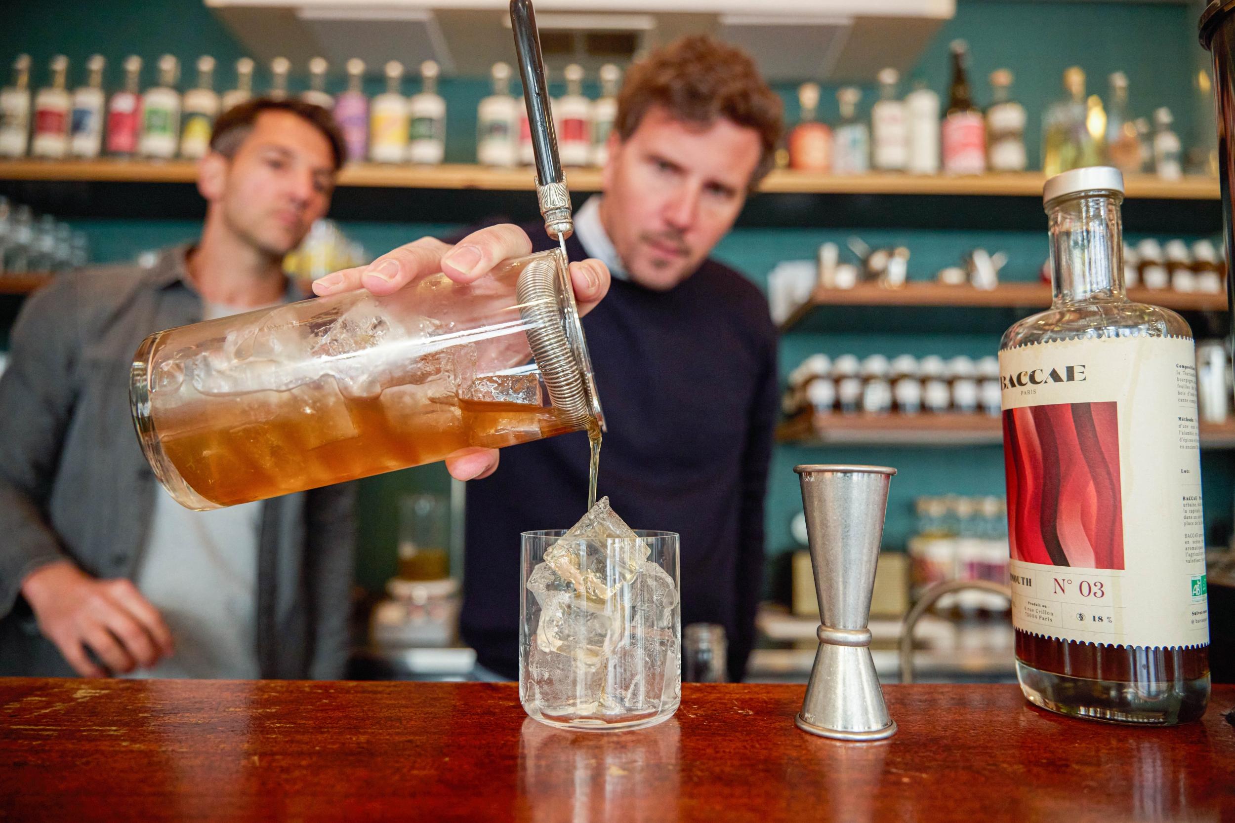 Wecandoo - Créez vos liqueurs et cocktails parisiens en duo avec Aymeric, Francisco et Julien - Image n°5