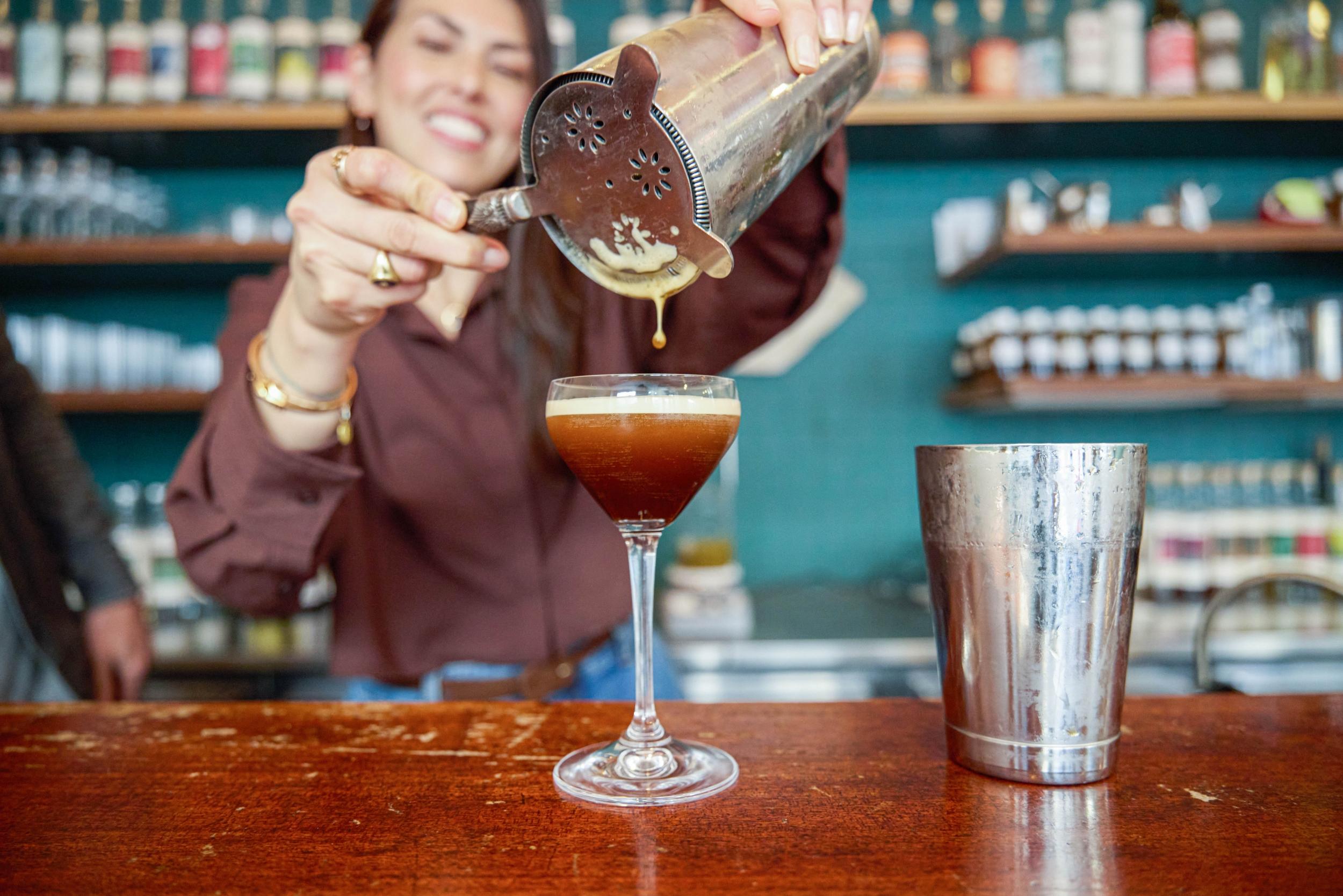 Wecandoo - Créez vos liqueurs et cocktails parisiens en duo avec Aymeric, Francisco et Julien - Image n°6