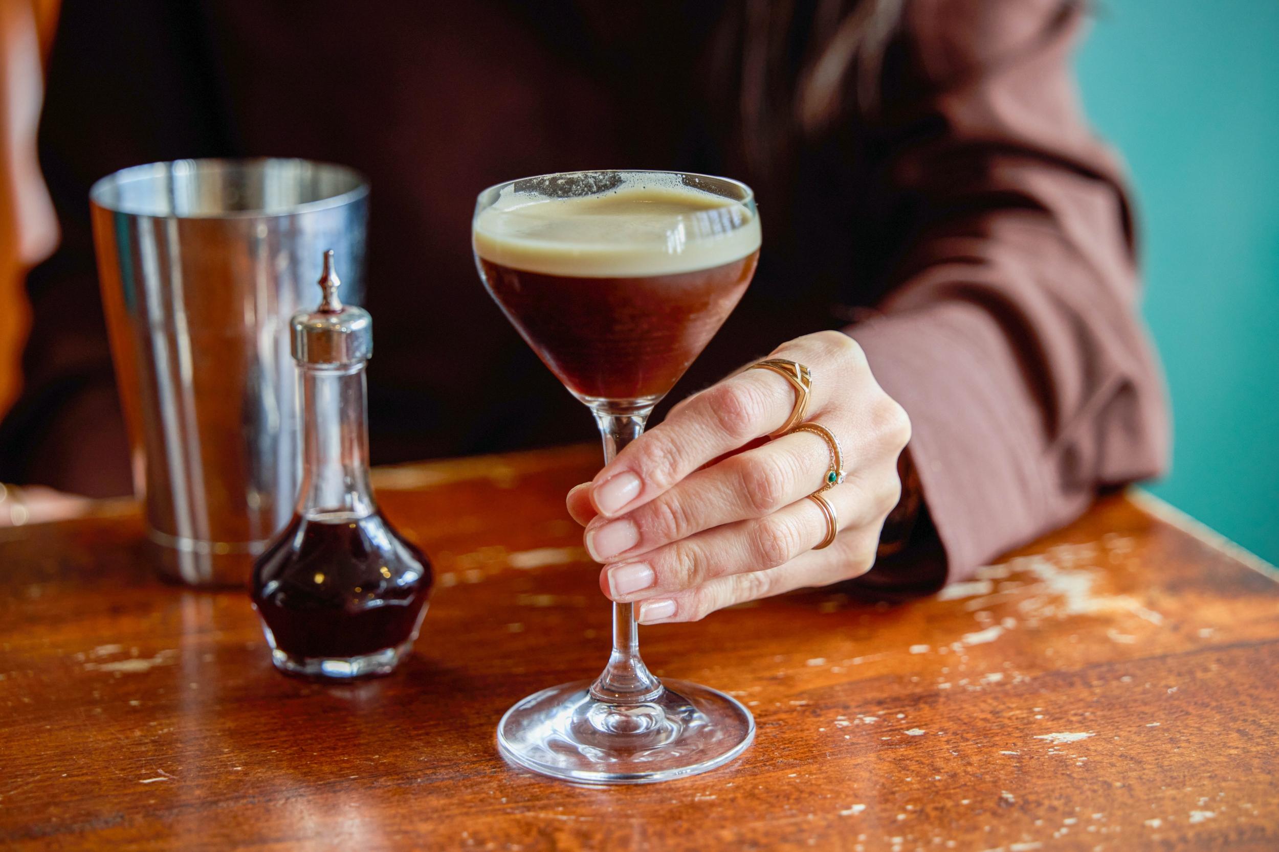 Wecandoo - Créez vos liqueurs et cocktails parisiens en duo avec Aymeric, Francisco et Julien - Image n°7