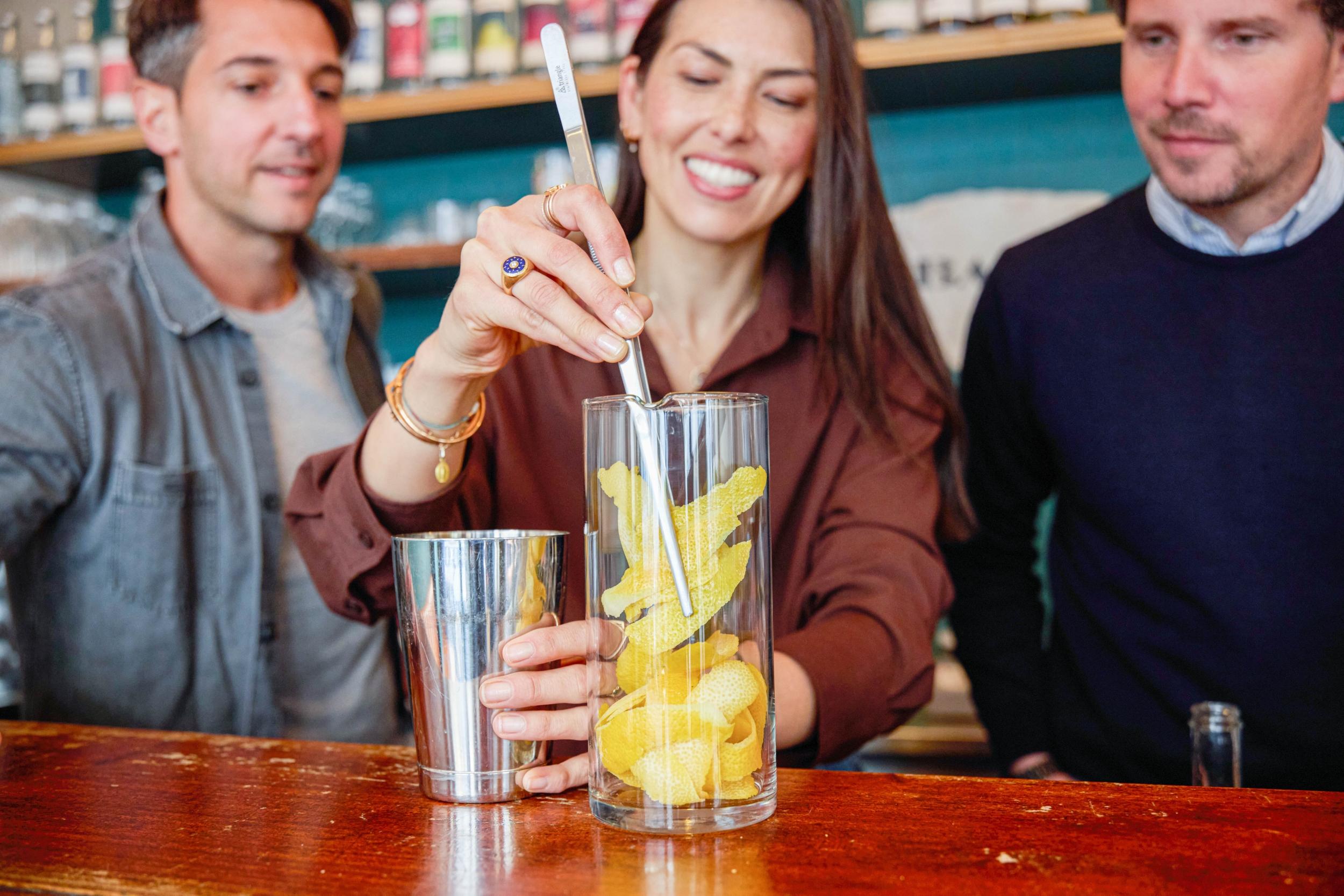 Wecandoo - Créez vos liqueurs et cocktails parisiens en duo avec Aymeric, Francisco et Julien - Image n°9