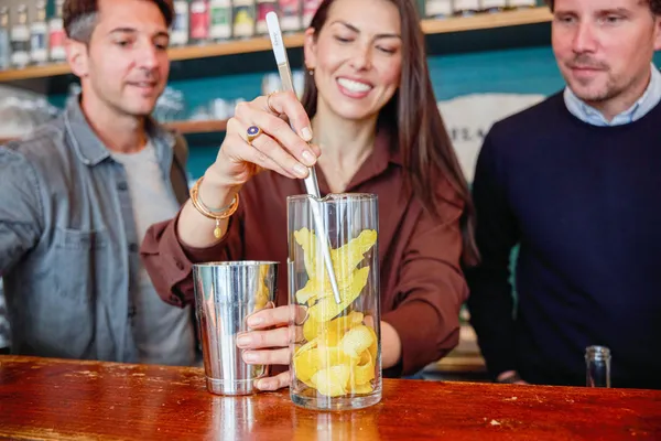 Créez vos liqueurs et cocktails parisiens avec Aymeric, Francisco et Julien - Image n°4 - Wecandoo