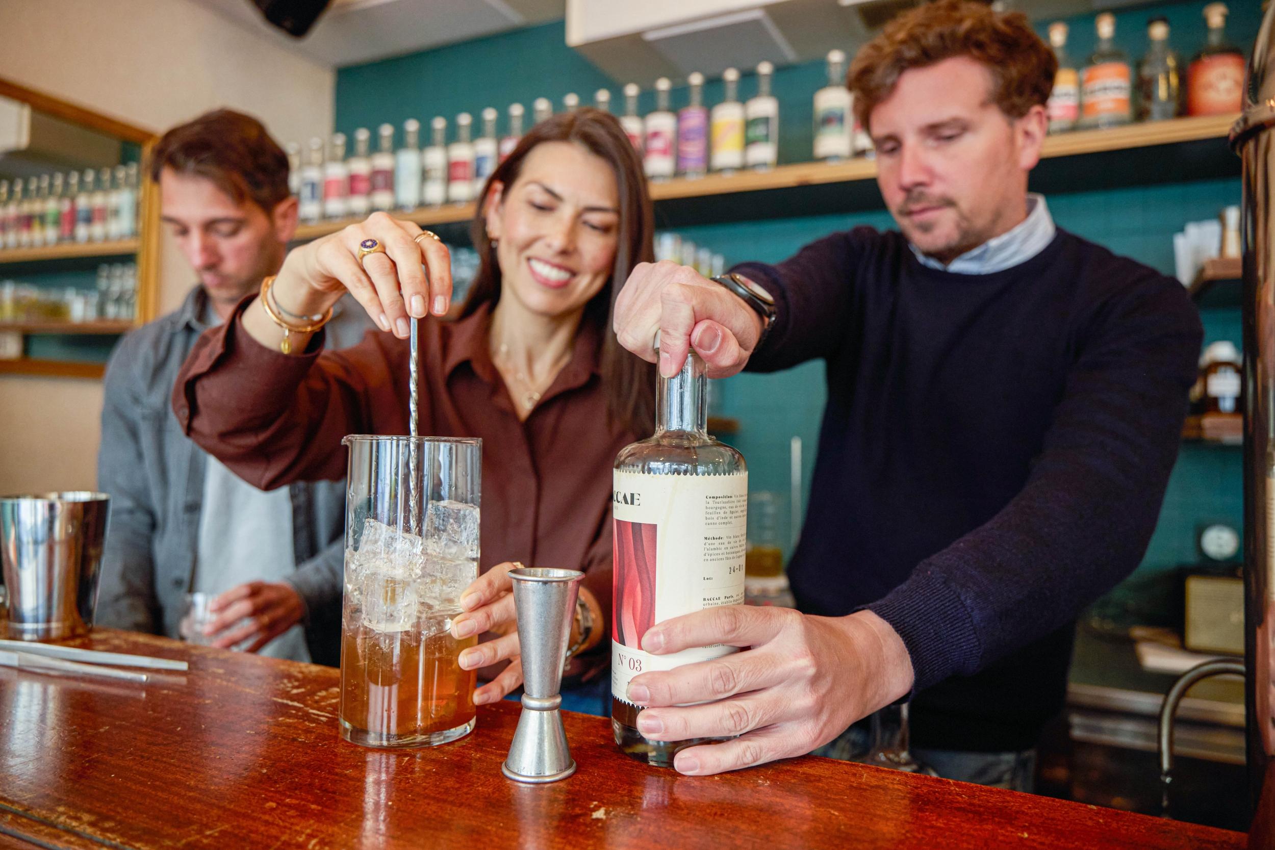 Wecandoo - Créez vos liqueurs et cocktails parisiens en duo avec Aymeric, Francisco et Julien - Image n°3