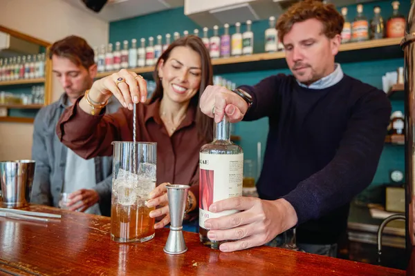 Créez vos liqueurs et cocktails parisiens en duo avec Aymeric, Francisco et Julien - Image n°3 - Wecandoo