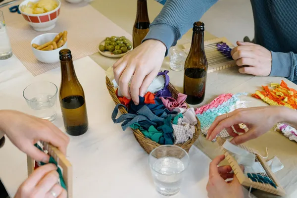 Wecandoo - Tissez sur cadre autour d’un apéro