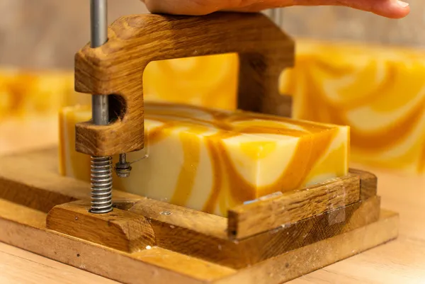 Créez votre savon naturel avec Caroline - Image n°4 - Wecandoo