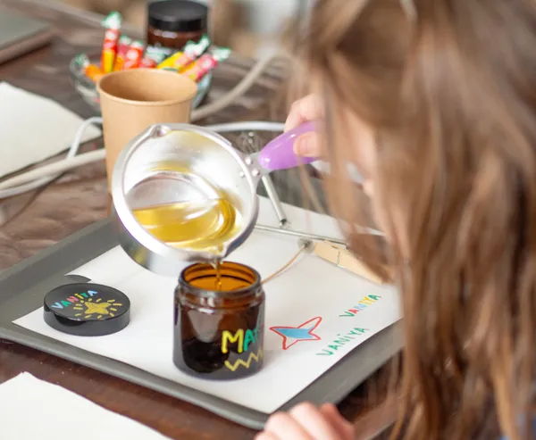 Découvrez la fabrication de bougies avec votre enfant accompagnés par Julie - Image n°3 - Wecandoo