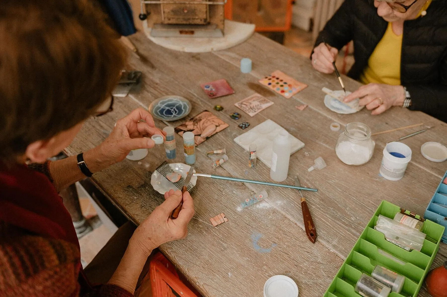 Découvrez l’émail sur cuivre avec Axelle et Lucile - Image n°4 - Wecandoo