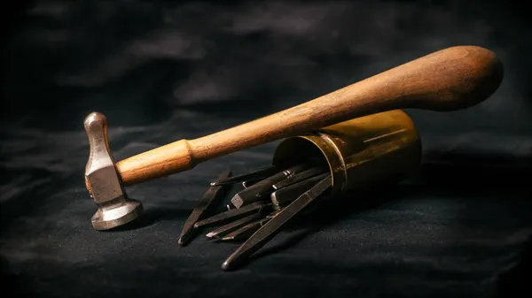 Réalisez votre bijou ciselé avec Charlotte - Image n°2 - Wecandoo