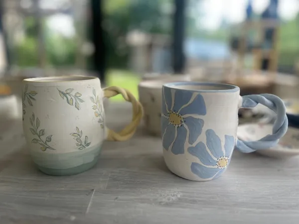 Initiez-vous à la peinture sur céramique avec Gwen - Image n°3 - Wecandoo