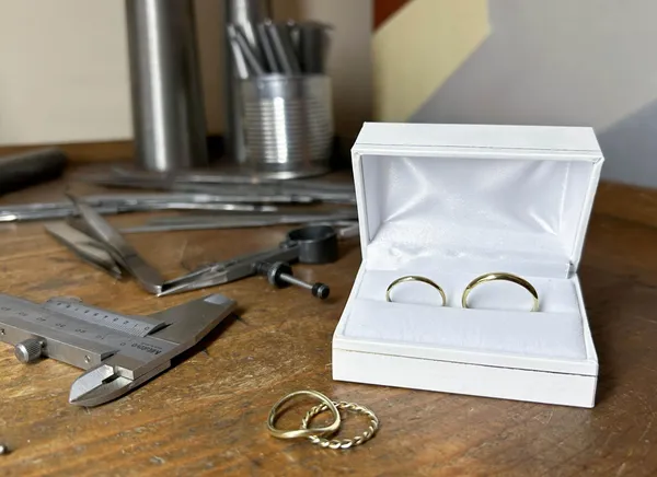 Façonnez vos alliances en or 18 carats avec Alix - Image n°2 - Wecandoo