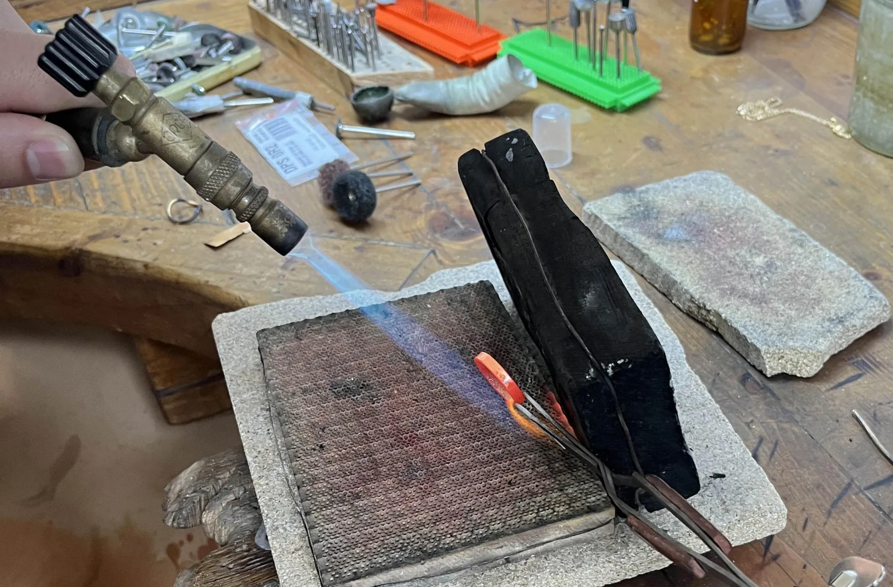 Façonnez vos alliances en or 18 carats avec Alix - Afbeelding nr. 3 - Wecandoo