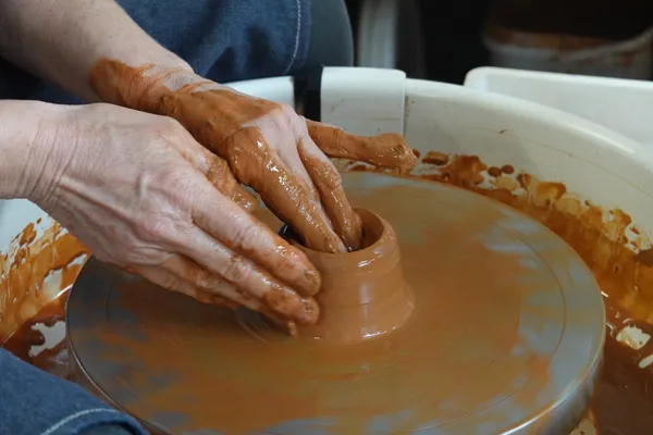 Initiez-vous au tour de potier avec Myriam - Afbeelding nr. 2 - Wecandoo