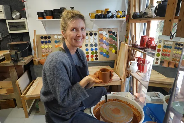 Initiez-vous au tour de potier avec Myriam - Afbeelding nr. 5 - Wecandoo