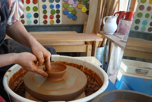 Initiez-vous au tour de potier avec Myriam - Afbeelding nr. 4 - Wecandoo