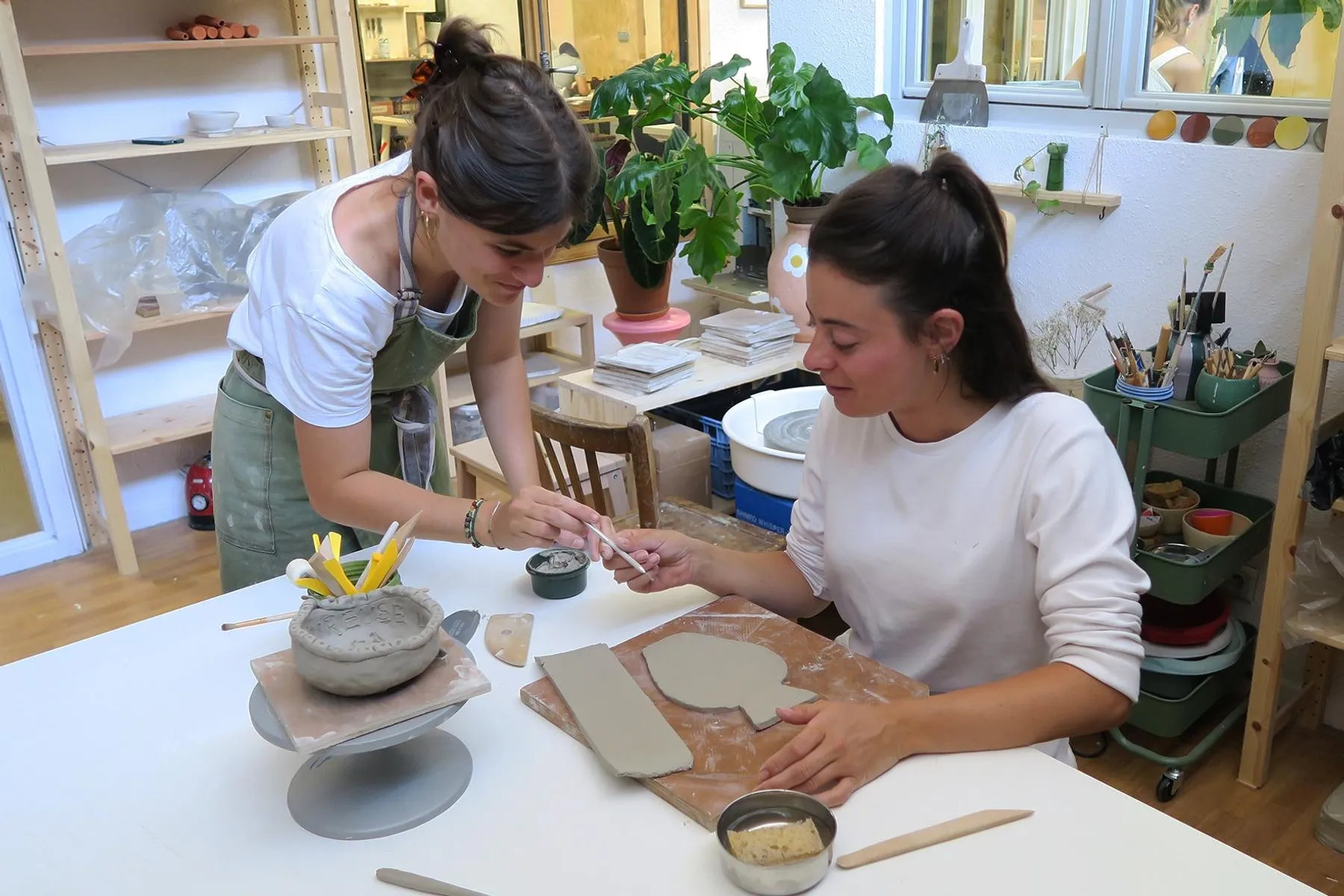 Modelez et décorez votre pièce en céramique avec Clara - Image n°3 - Wecandoo