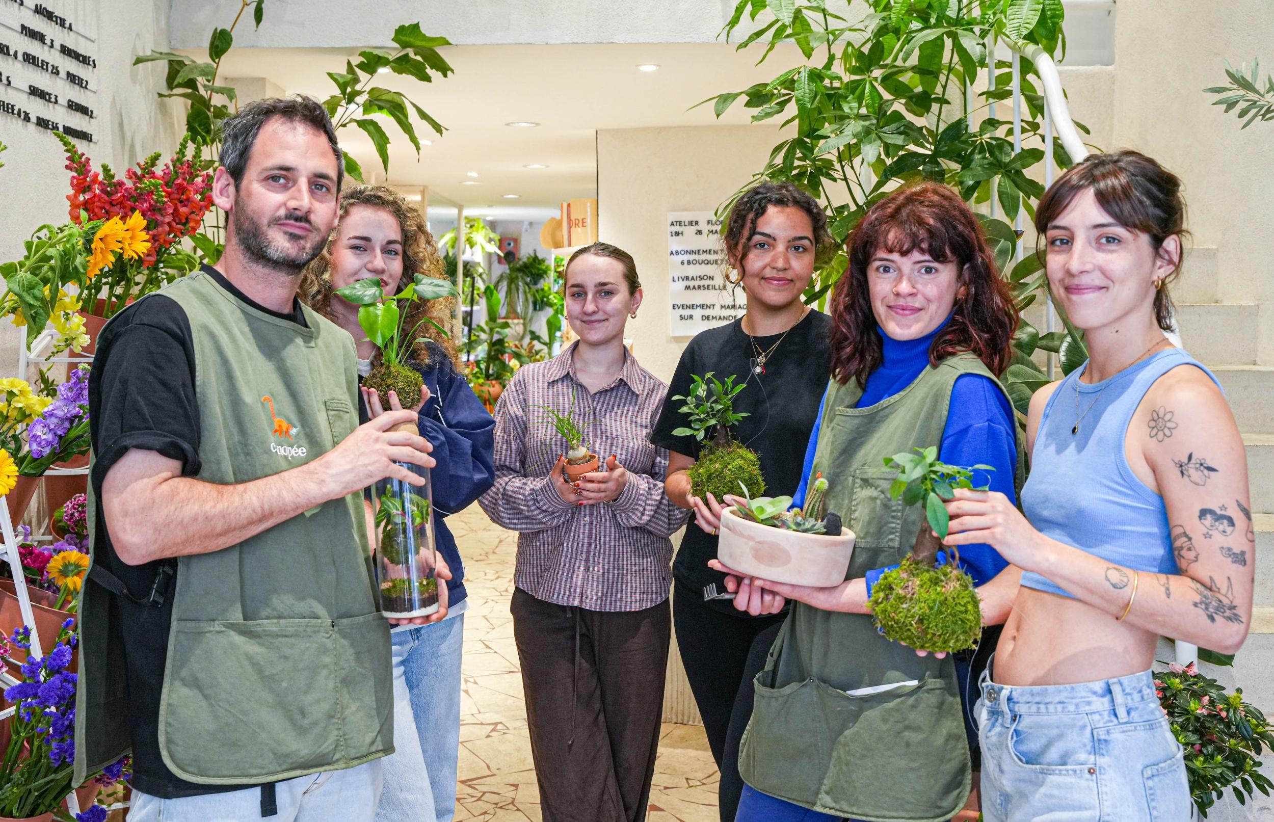 Wecandoo - Créez votre kokedama sous cloche avec Hugo - Image n°5