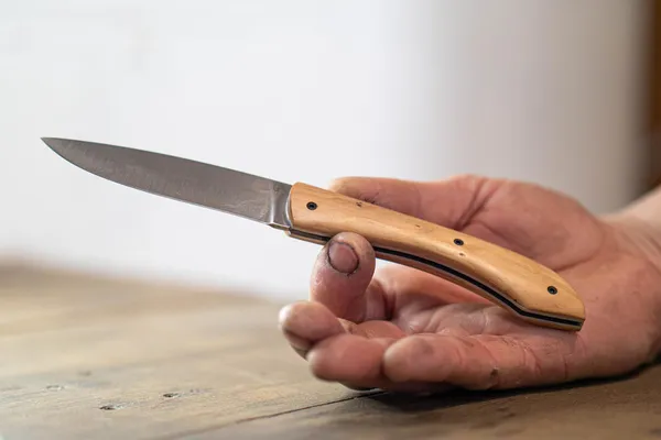 Montez et assemblez votre couteau pliant avec Ludovic - Image n°4 - Wecandoo